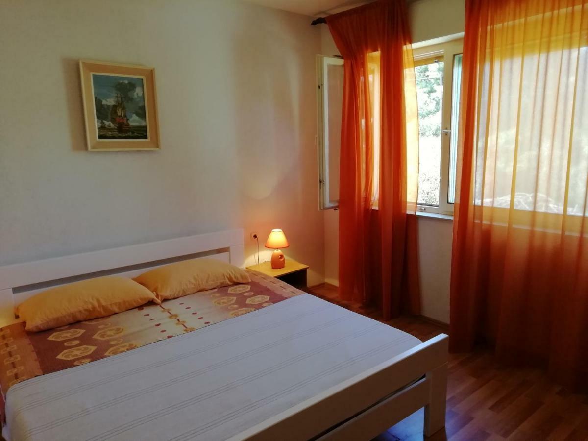 Apartments Jadranka Ivana Pula Bagian luar foto