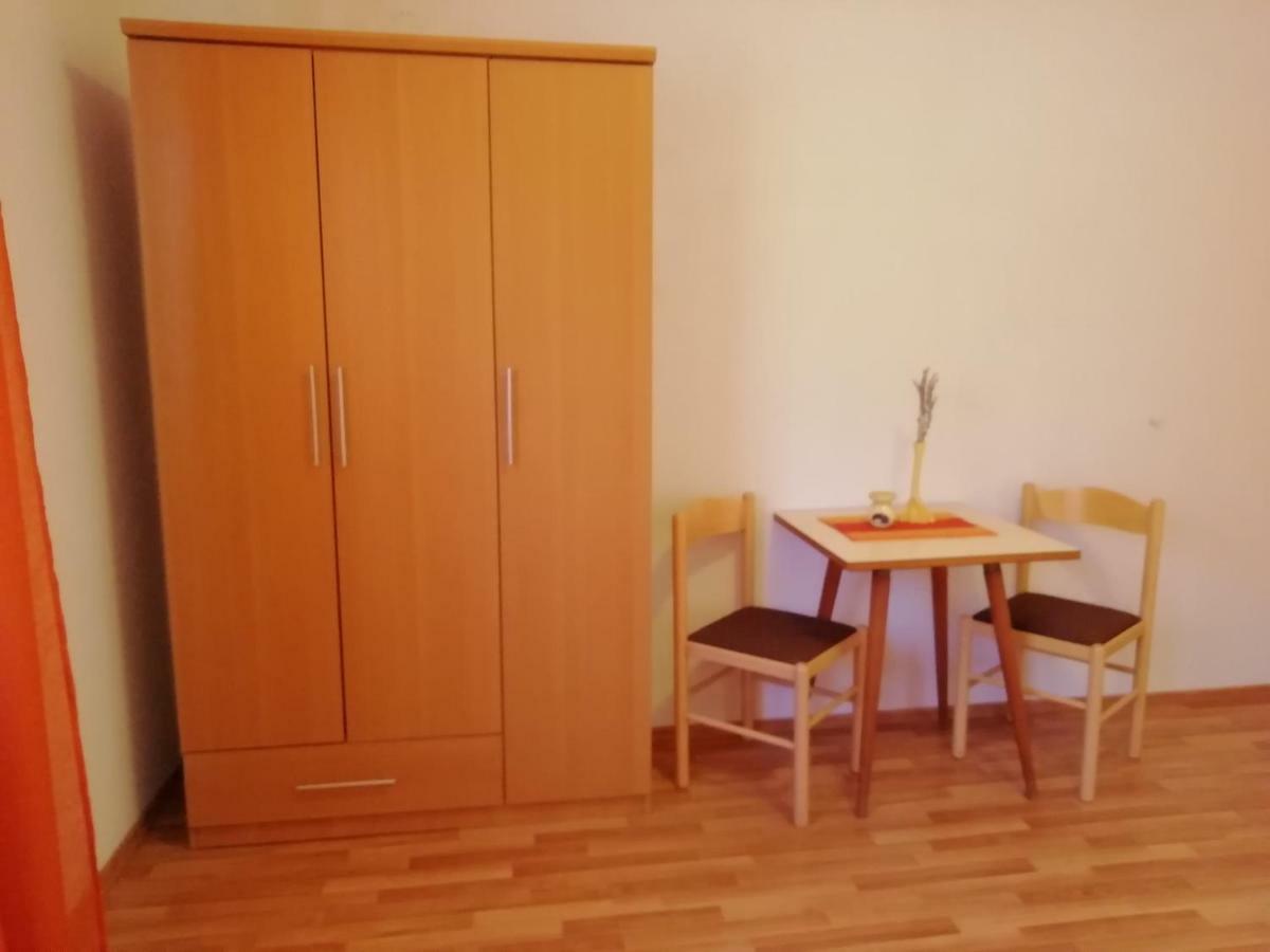 Apartments Jadranka Ivana Pula Bagian luar foto