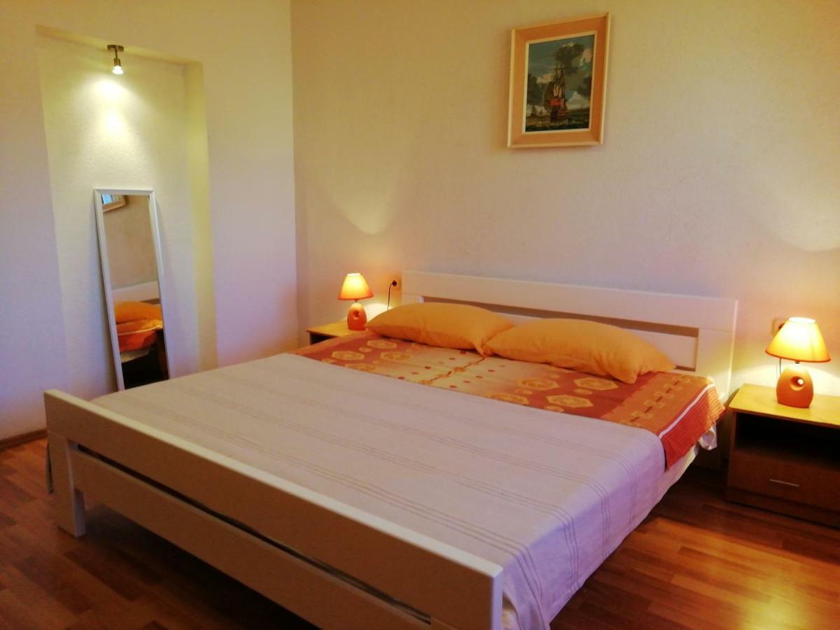 Apartments Jadranka Ivana Pula Bagian luar foto