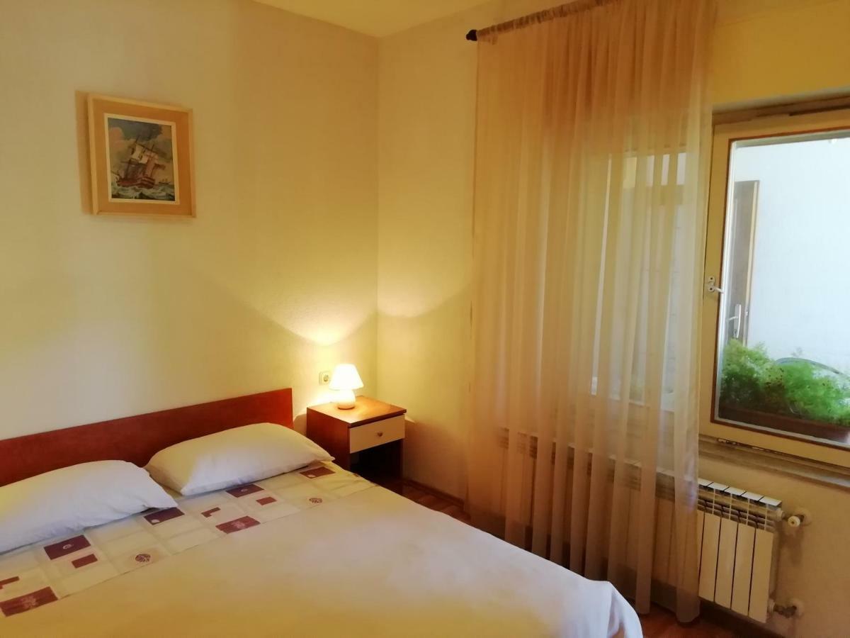 Apartments Jadranka Ivana Pula Bagian luar foto