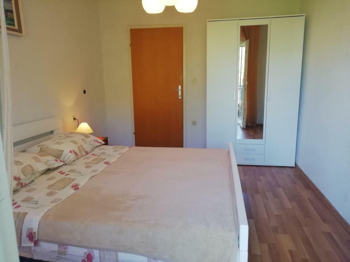Apartments Jadranka Ivana Pula Bagian luar foto