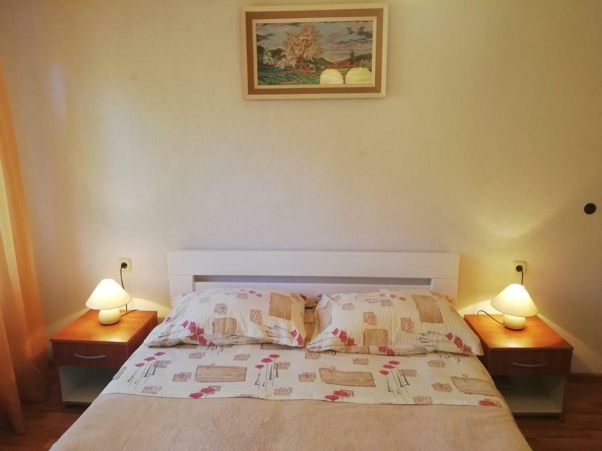 Apartments Jadranka Ivana Pula Bagian luar foto