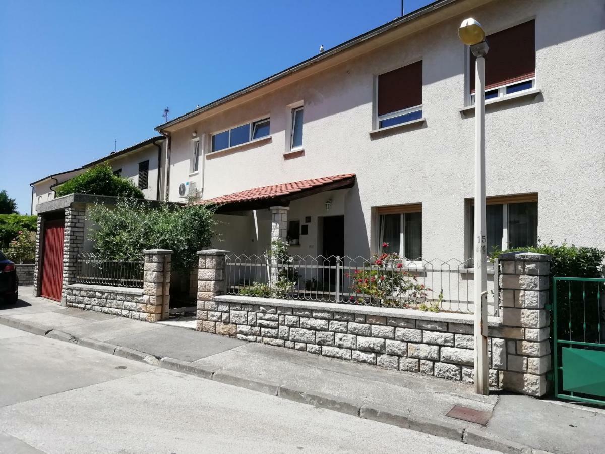 Apartments Jadranka Ivana Pula Bagian luar foto
