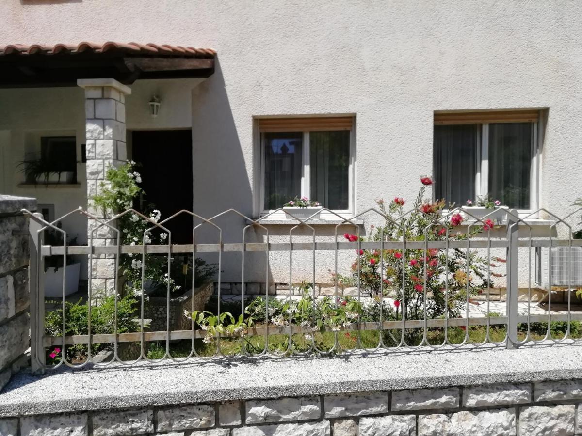 Apartments Jadranka Ivana Pula Bagian luar foto