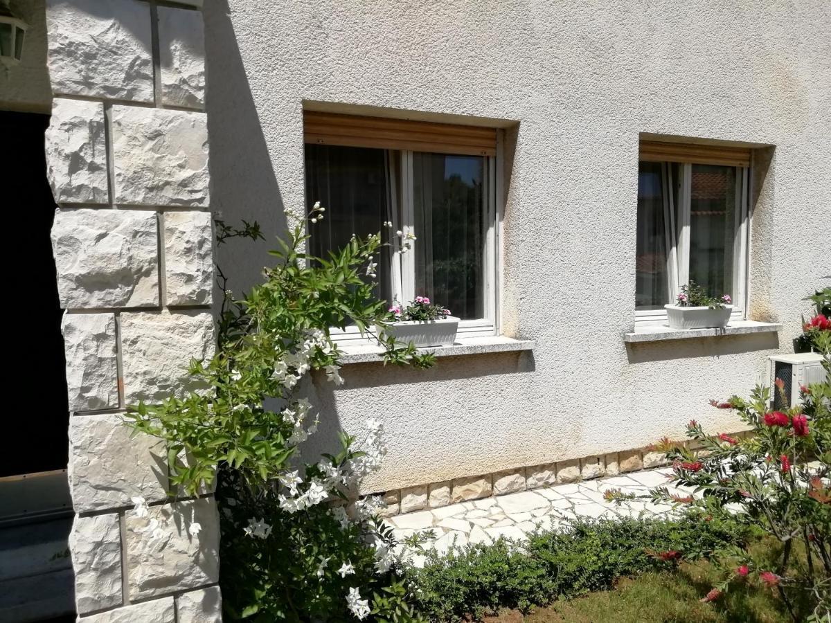 Apartments Jadranka Ivana Pula Bagian luar foto